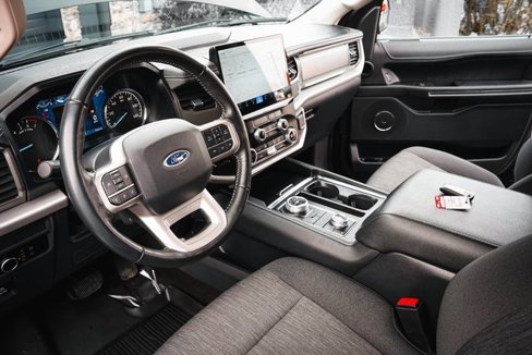 Used 2023 Ford Expedition XLT image 16
