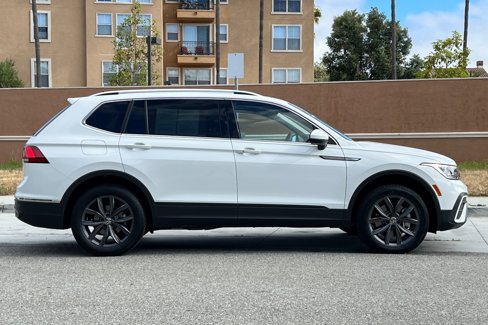 Used 2022 Volkswagen Tiguan SE image 3