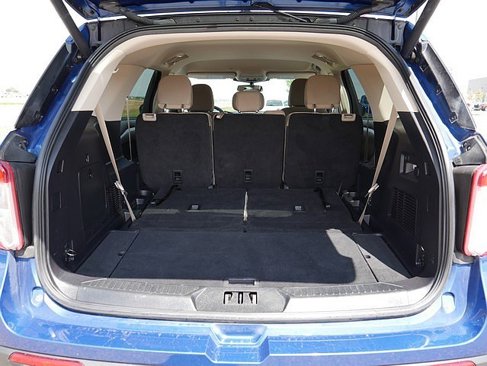 Used 2022 Ford Explorer 4WD w/ Class IV Trailer Tow Package image 44