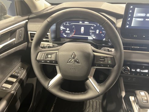 New 2025 Mitsubishi Outlander SEL image 17