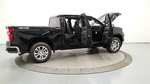 Used 2025 Chevrolet Silverado 1500 LTZ image 16