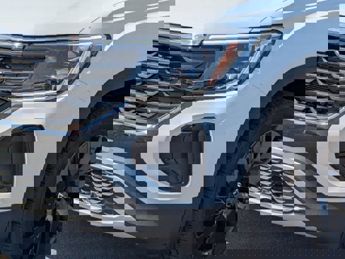 New 2025 Volkswagen Atlas Cross Sport SE image 9