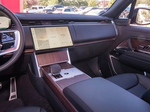New 2025 Land Rover Range Rover SE image 24