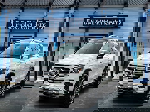 New 2026 Mercedes-Benz GLS 450 4MATIC image 3