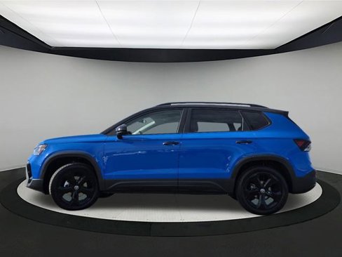 New 2025 Volkswagen Taos SE image 4
