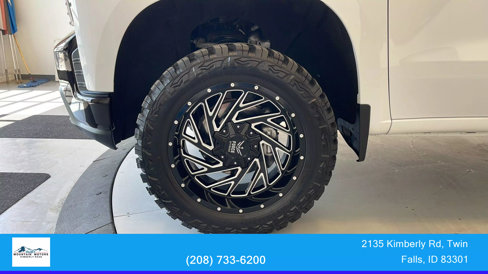 Used 2021 Chevrolet Silverado 1500 Custom Trail Boss w/ LPO, Dark Essentials Package image 9