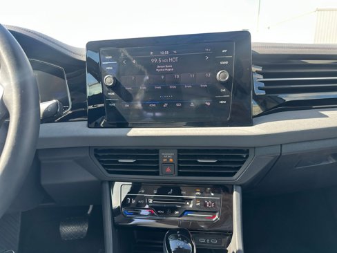 Used 2025 Volkswagen Jetta SE image 18
