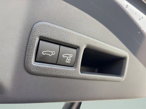New 2025 Subaru Solterra Limited image 6