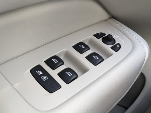 New 2025 Volvo XC60 T8 Plus w/ Protection Package Premier image 23