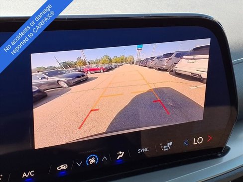 Used 2025 Chevrolet Traverse LT image 24