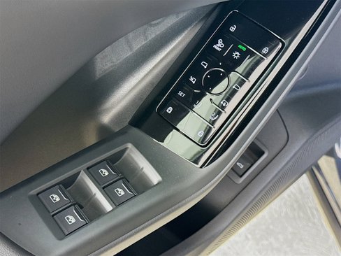 New 2025 Audi Q6 e-tron Premium Plus image 17
