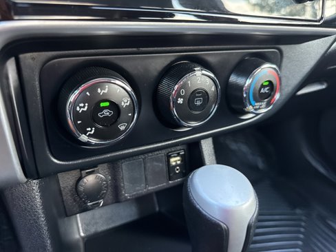 Used 2017 Toyota Corolla L image 16