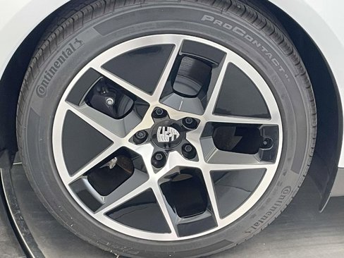 New 2025 Porsche Taycan image 13