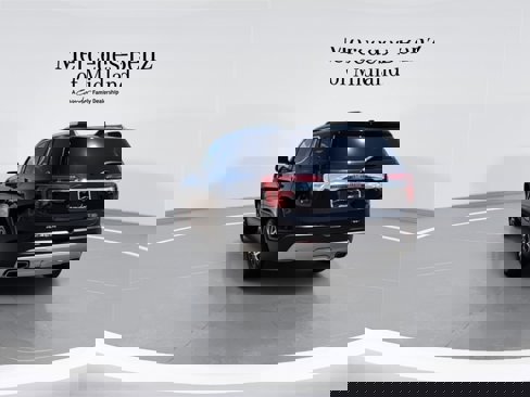 Used 2023 GMC Acadia SLE w/ Driver Convenience Package image 7