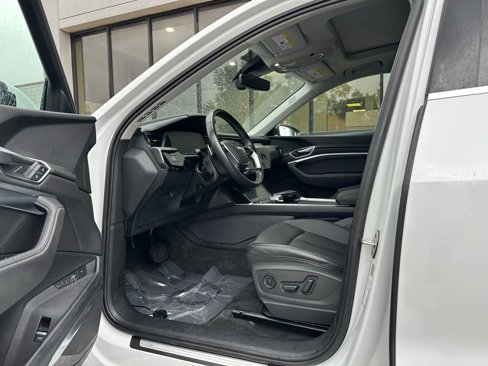 Used 2024 Audi Q8 e-tron Premium Plus w/ Premium Plus Package image 22