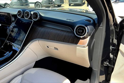 Used 2024 Mercedes-Benz GLC 300 4MATIC image 18