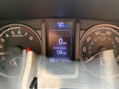 Used 2017 Toyota Tacoma TRD Sport image 11