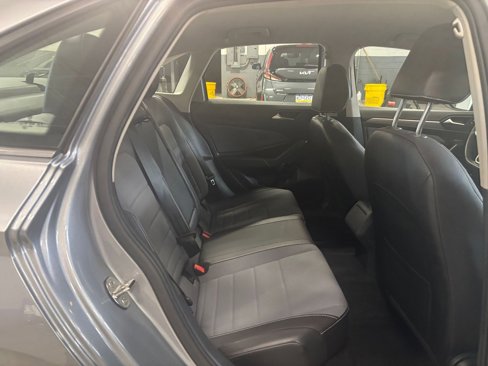 Used 2025 Volkswagen Jetta SE image 37