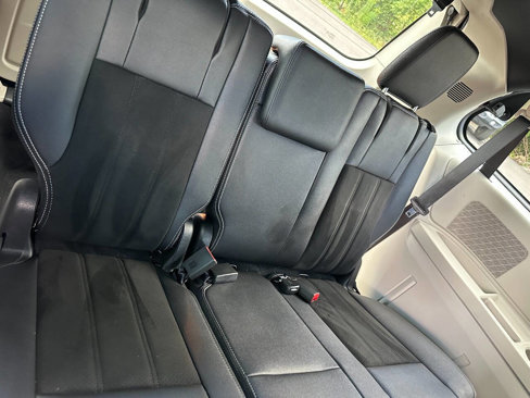 Used 2019 Dodge Grand Caravan SXT w/ Driver Convenience Group image 23