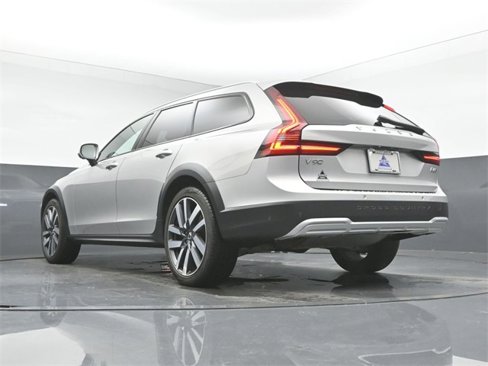 Used 2024 Volvo V90 B6 Cross Country Ultimate image 42
