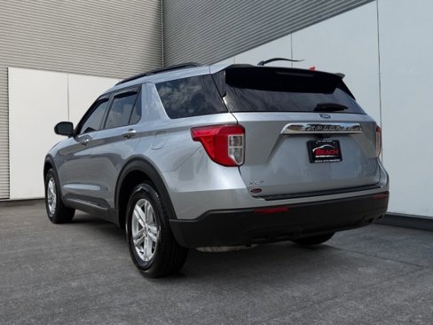 Used 2024 Ford Explorer XLT image 5