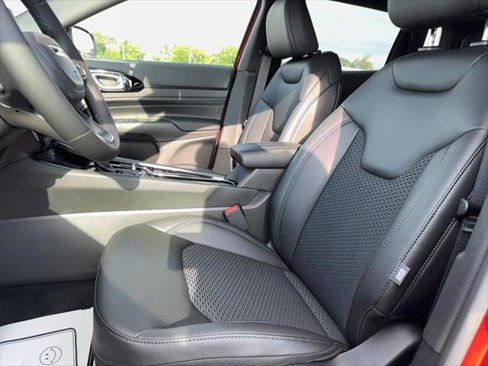 New 2025 Jeep Compass Latitude w/ Altitude Special Edition image 16