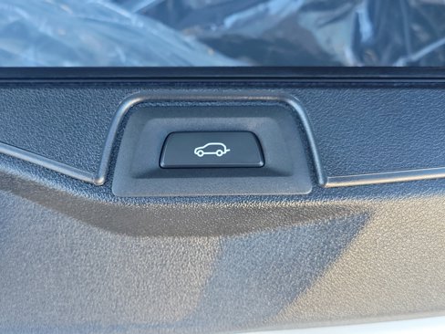 New 2026 BMW X5 M60i w/ Climate Comfort Package image 9