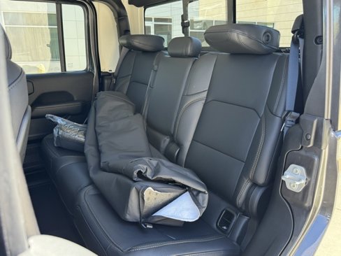 New 2025 Jeep Gladiator Sport image 30
