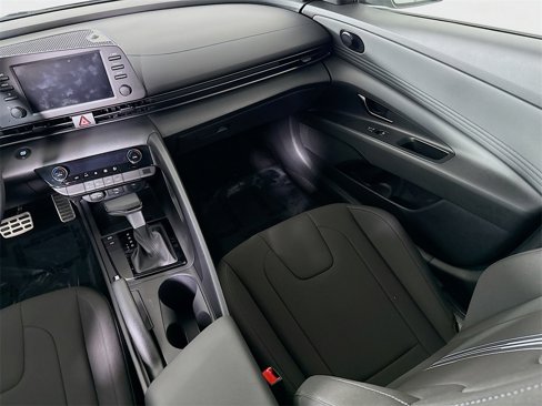 Certified 2025 Hyundai Elantra Sport image 25