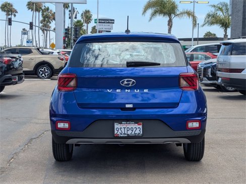 Used 2025 Hyundai Venue SE image 3