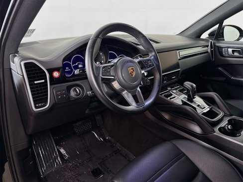Certified 2022 Porsche Cayenne Platinum Edition image 4