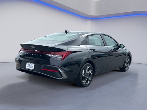 Certified 2024 Hyundai Elantra SEL w/ Convenience Package image 5