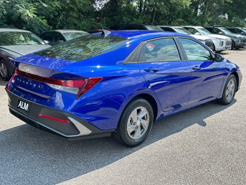 Used 2025 Hyundai Elantra SE image 5
