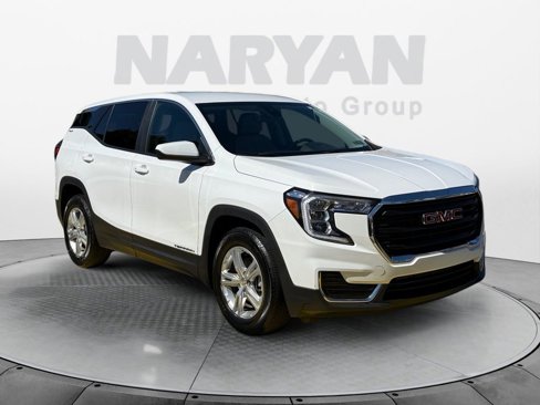 Used 2024 GMC Terrain SLE image 1