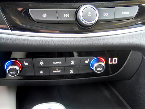 Used 2019 Buick Enclave Essence image 25