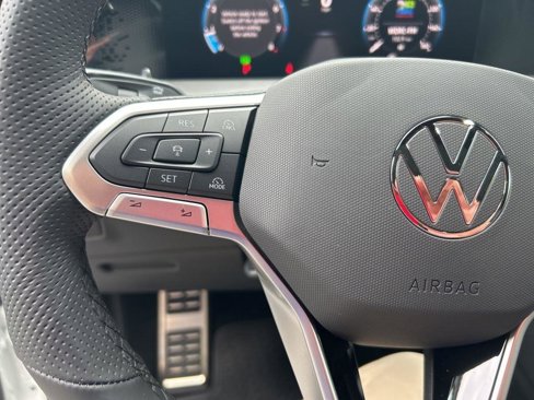 New 2025 Volkswagen Tiguan SE R-Line image 10