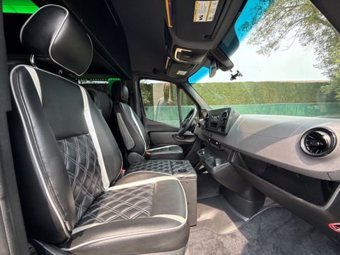 Used 2023 Mercedes-Benz Sprinter 3500 image 19
