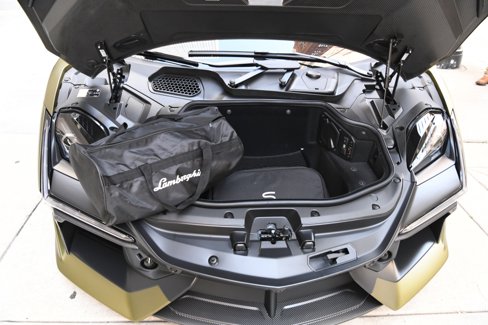 Used 2025 Lamborghini Revuelto image 34