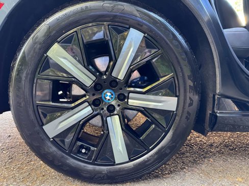 Used 2023 BMW iX M60 w/ Executive Package image 17