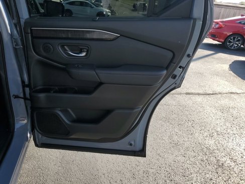Certified 2025 Honda Pilot Black Edition image 31