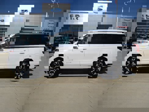New 2025 Ford Expedition Max Platinum image 3