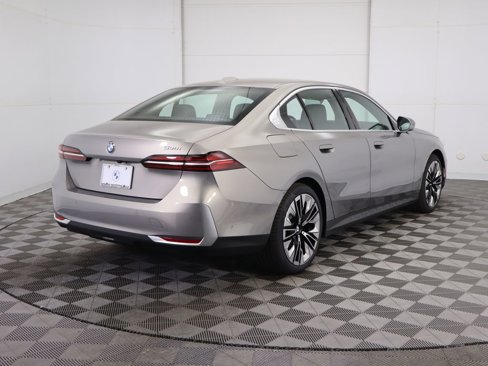 Used 2025 BMW 530i image 5