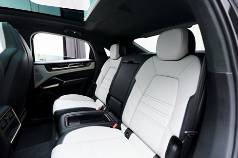 Used 2025 Porsche Cayenne GTS image 51