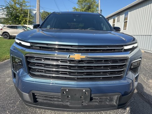 Used 2025 Chevrolet Traverse LT image 2