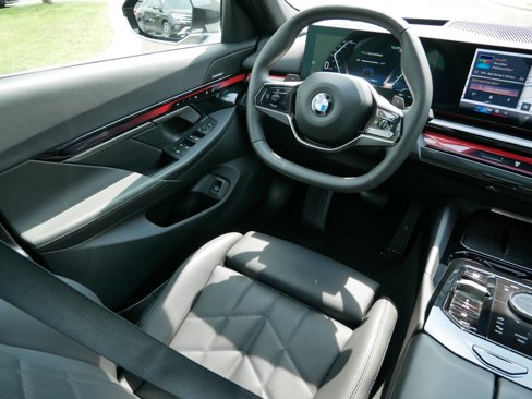 Used 2025 BMW 540i xDrive image 9