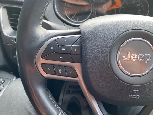 Used 2019 Jeep Cherokee Latitude Plus image 14