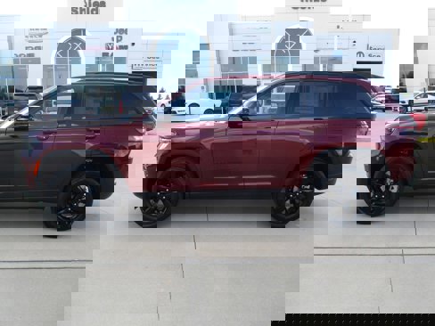 New 2025 Jeep Grand Cherokee Limited w/ Black Appearance Package image 3