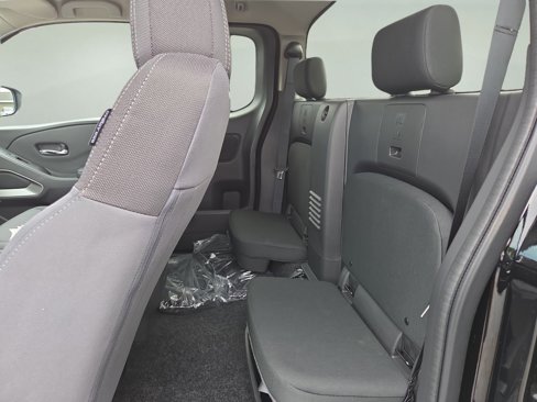 Used 2025 Nissan Frontier SV image 26