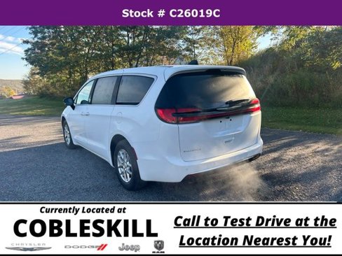 New 2026 Chrysler Pacifica Select image 8