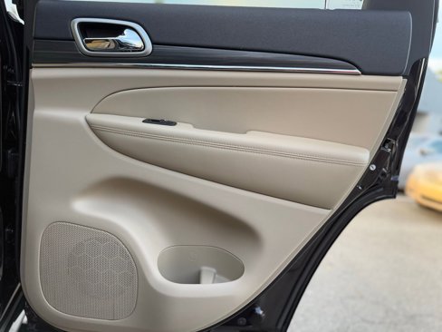 Used 2019 Jeep Grand Cherokee Limited image 32